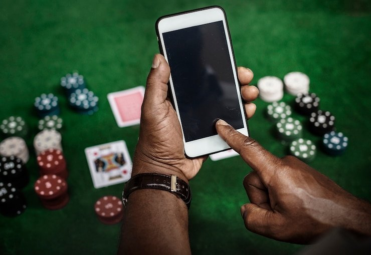 Latar samudra btogel bernuansa emas