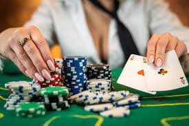 Meja snooker btogel bernuansa emas